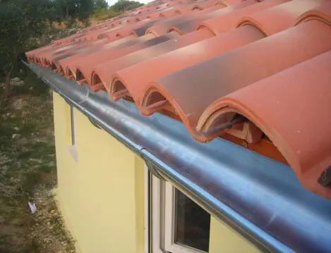 Installation de gouttière Saint Denis de Pile Gironde